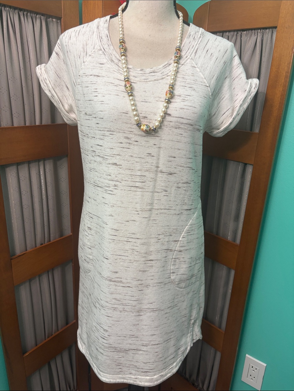 Lucy & Laurel Ivory with Heathered Gray Fleck T Shirt style dress